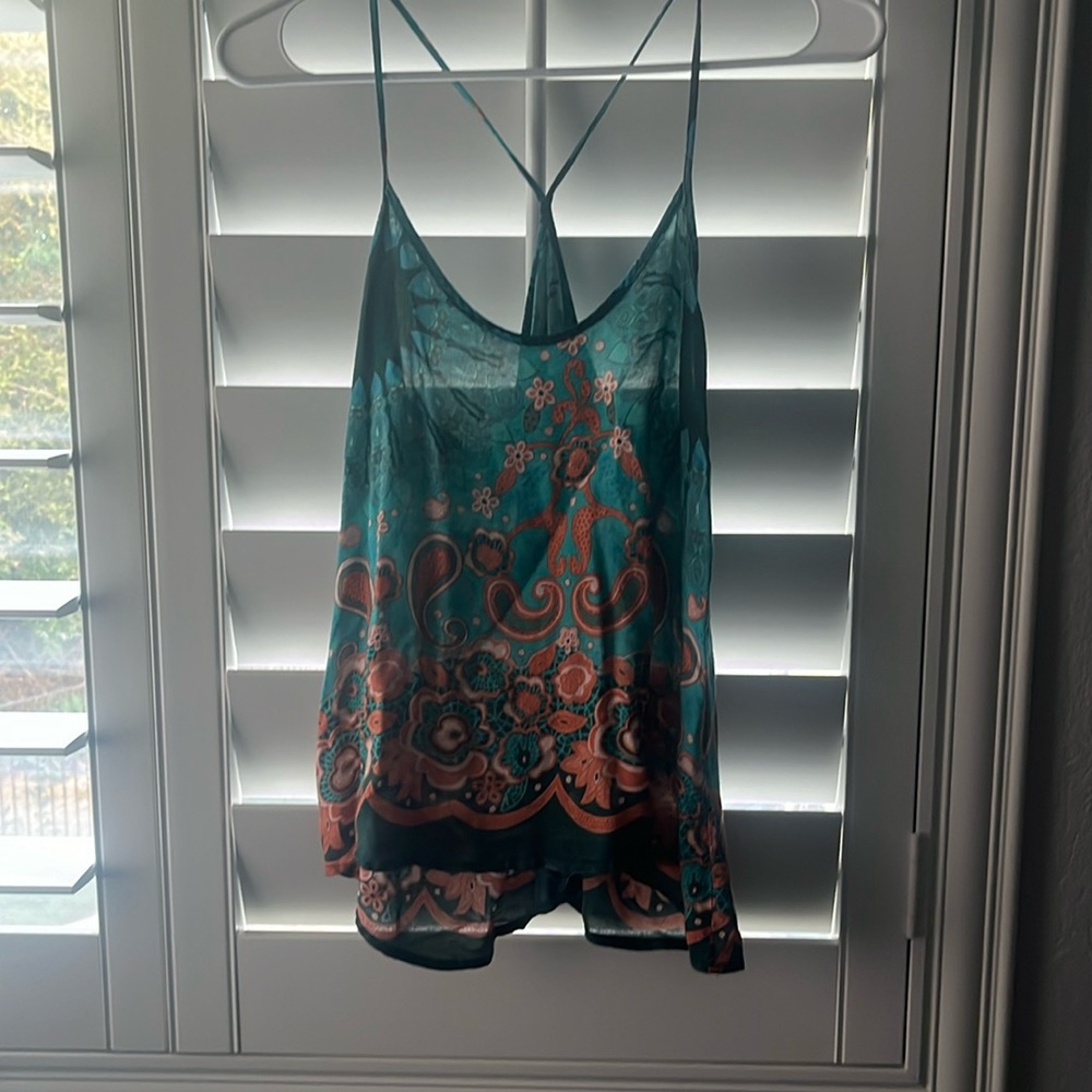 Women’s blue pattern top